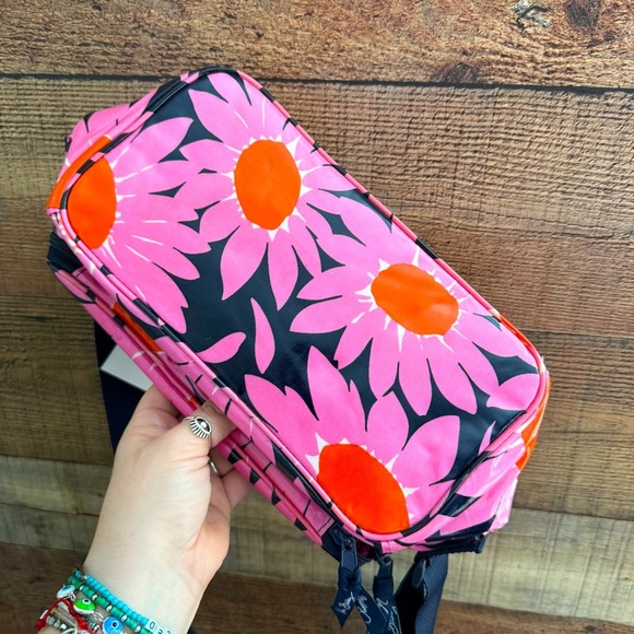 NWT Vera Bradley Retired Loves Me Insulated Lunch Bag - Picture 5 of 7